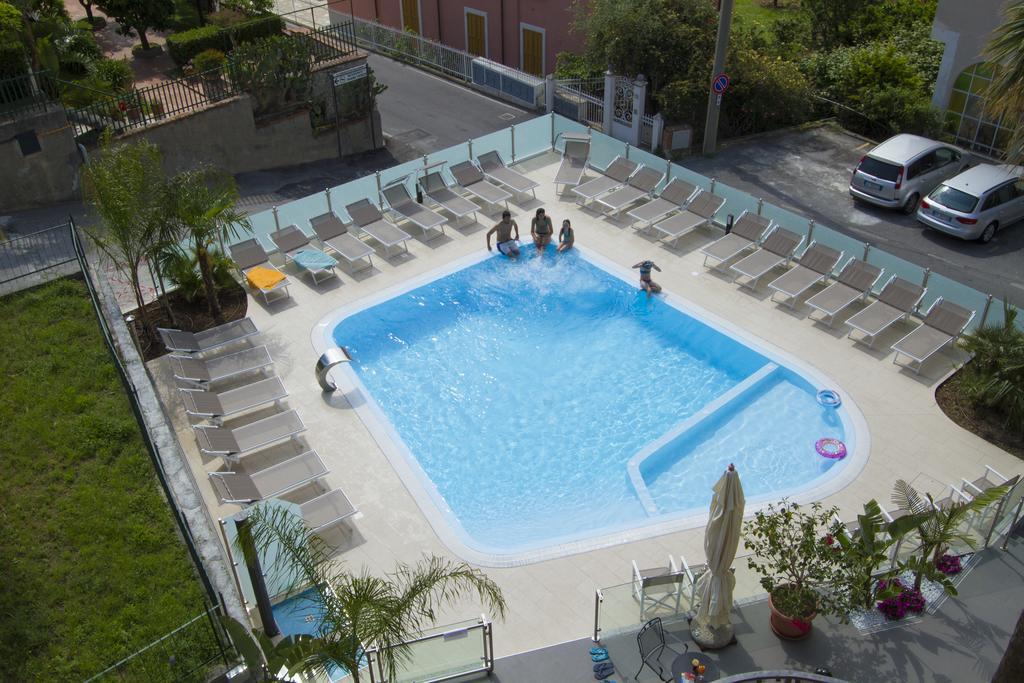 Hotel Casella Pietra Ligure Kültér fotó
