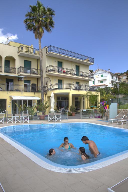 Hotel Casella Pietra Ligure Kültér fotó