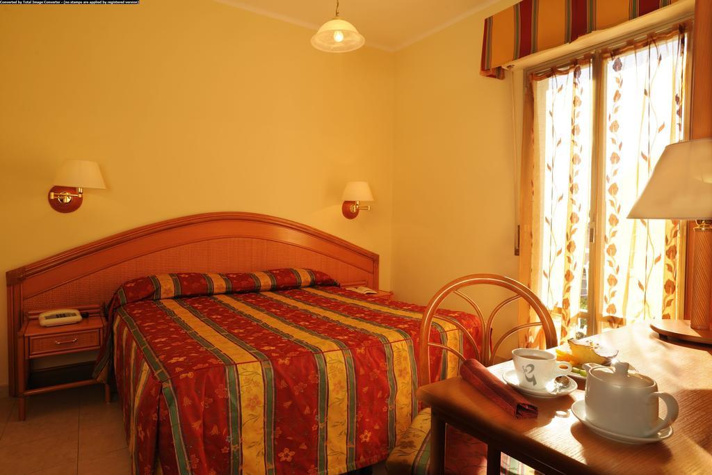 Hotel Casella Pietra Ligure Szoba fotó